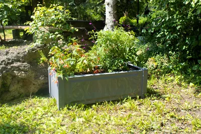 Produktbild von KHW Pflanzkasten, Abmessungen 100 x 43 x H 37 cm, aus hochwertigem Kunststoff, stabil, UV-/wetterbeständig. Farbe: Grau.