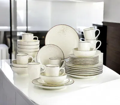 Produktbild von s Servierset – 32 Teile – für 8 Personen – aus Keramik – bestehend aus: Teller, Essteller, Dessertteller und Servierplatten