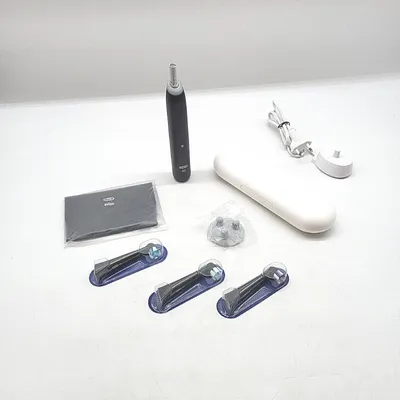 Produktbild von Oral-B Wiederaufladbare Elektrische Zahnbürste iO 5 Schwarz 3 Ersatzbürstenköpfe 1 Oral