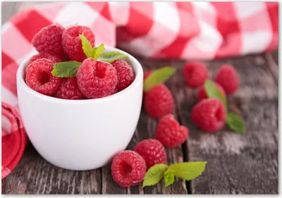 Produktbild von Tulup® Glas-Bild - 100 x 70 - Wandbild aus Glas - Wandkunst - Wandbild hinter gehärtetem Sicherheitsglas - Essen & Getränke - Himbeeren Schüssel - Rot