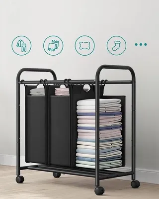 Produktbild von Wäschesortierer SONGMICS Wäschekorb – Wäschesammler mit 3 herausnehmbaren Stoffbeuteln – Wäschebehälter auf Rollen – Waschsalon – robust – 3 x 44 Liter – schwarz – LSF003B Wäschesortierer