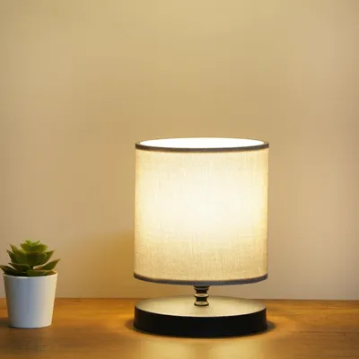 Produktbild von Opviq, Hochwertige Tischlampe mit Stoffkörper, 15 x 15 x 22 cm, Höhe mit Kabel: 100 cm, E14 Fassung, max. 40 W, Farbe: Creme, elegantes Design für jeden Raum.