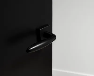 Immagine prodotto di Maniglie per porte Lavuzo Pratona nero su rosetta quadrata - per set