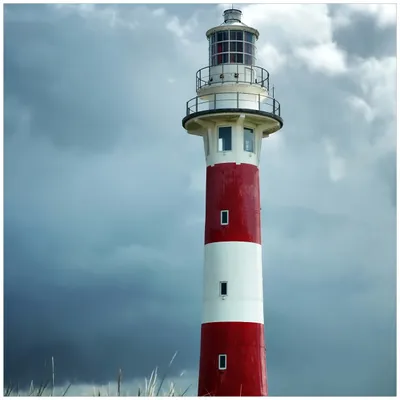 Produktbild von Wallario Sticker / Aufkleber für Kühlschrank / Geschirrspüler / Küchenschränke, selbstklebende Folie - 60 x 60 cm, Motiv: Leuchtturm am Strand