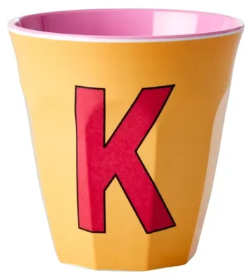 Produktbild von RICE Becher - K, 250 ml, Melamin, Farbe Aprikose - bruchsicherer Kinderbecher mit Buchstabe, spülmaschinenfest