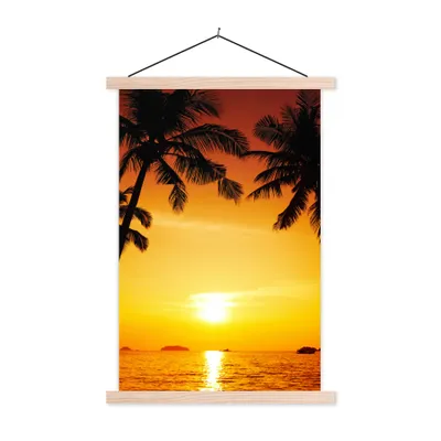 Produktbild von MuchoWow® Textilposter Palme - Sonnenuntergang - Strand - Orange - Tropisch 120x180 cm mit holzfarbenen Rahmen - Textil-Plakat
