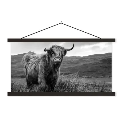 Produktbild von MuchoWow® Textilposter Schottischer Highlander - Berg - Wasser - Natur - Kuh 150x75 cm mit schwarzem Rahmen - Posterleiste