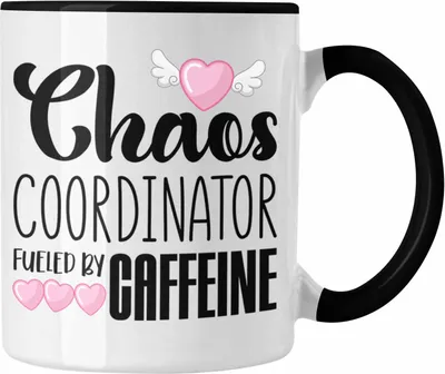 Produktbild von Trendation - Tasse für Chefin Geschenk Chaos Koordinatorin Chefin Geschenkidee Lustige Kaffeetasse Mama Mutter (Schwarz)