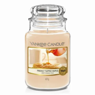 Produktbild von Yankee Candle All is Bright - Große Duftkerze im Glas - 623g