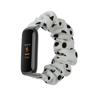 Produktbild von kwmobile Ersatz Armband kompatibel mit Fitbit Luxe - Smartwatch Scrunchie Haargummi Design Weiß Schwarz - Innenmaße