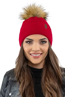 Produktbild von Vivisence damen bommelmütze, warm und gemütlich kopfbedeckung an winter und herbst,  wintermütze mit bommel, warm dick strickmütze, klassisch mütze für frauen, hergestellt in der eu, rot, einheitsgröß