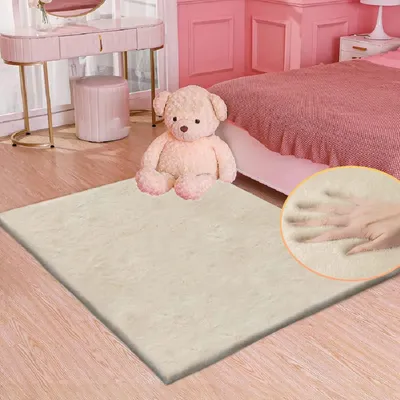 Zdjęcie produktu dla Miękki dywan z sztucznego futra, beżowy, 90x150 cm, idealny jako mata pod łóżko, można prać, prostokątny