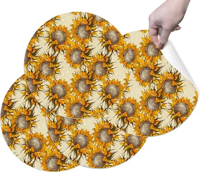 Produktbild von HUBDECO Strapazierfähige Schützende Esstischmatten - Set mit 4 abwaschbaren Vinyl-Tischmatten - Platzdeckchen für Küche - Tischmatte - Tischsets Abwaschbar - 36 x 36 cm - Sonnenblumen