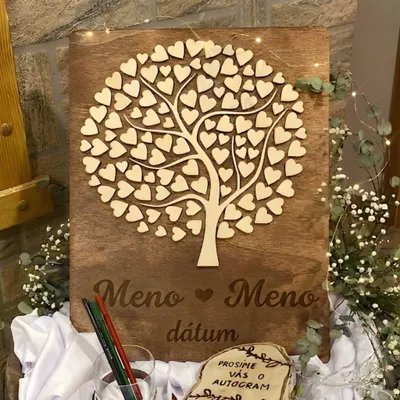 Produktbild von Gästebuch aus Holz mit Baum- und Herzmotiven - personalisierte Hochzeitsdekoration 60 x 45 cm