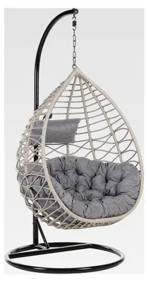 Produktbild von Hängekorbsessel aus Rattan mit schwarzem Gestell und grauem Kissen
