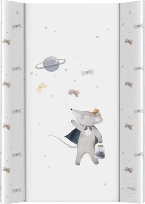 Produktbild von CEBA BABY Harte Wickelauflage 50x70 cm – Ultra Light Wickelbrett für Wickelkommode, leicht & stabil (Cosmic Mouse)