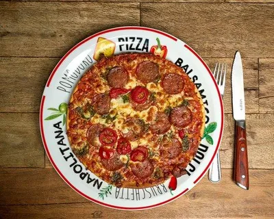 Produktbild von Große italienische Pizzateller, Ø 30 cm – Rot und Grün – Italienische Motive – 6er-Set