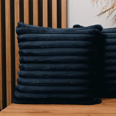 Obrázok produktu pre MG Design, dvojica vankúšových poťahov, 45 x 45 cm, tmavomodrá farba - so zipsom, s dlhou, jemnou textúrou pripomínajúcou kožušinu, mäkká a útulná, ľahko sa udržiava