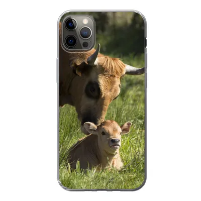 Produktbild von MuchoWow® Handyhülle Schutzhülle Hülle für iPhone 13 Pro Max Kuh - Gras - Horn - Kalb Silikon Softcase Handy Hülle - Mobiltelefon