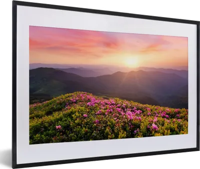 Produktbild von MuchoWow® Gerahmtes Poster Blumen - Berg - Sonnenuntergang - Landschaft 60x40 cm - Poster mit Schwarzem Bilderrahmen Wandposter Rahmen Foto Bilder - Schlafzimmer - Plakat in Rahmen - Drucken