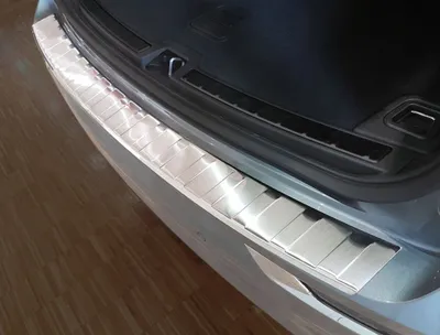 Zdjęcie produktu dla Listwa ochronna krawędzi bagażnika Volvo XC60 2017- (matowa)