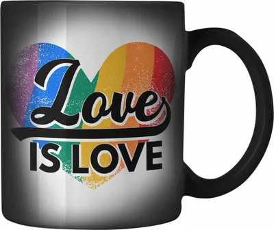 Produktbild von Trendation - LGBT Farbwechsel Zauber-Tasse Geschenk für Schwule Lesben Transgender Regenbogen Lustige Grafik Regenbogen Love Is Love (Schwarz)