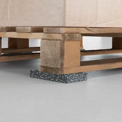 Produktbild von Gummigranulat-Rolle 10 m x 5 cm, Robuste Gummimatte für Werkbänke, rutschfeste Unterlage für Werkstatt, Garage und Büro