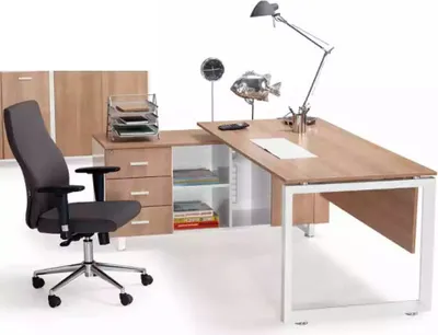 Produktbild von Ecktisch aus Holz braun Exklusive moderne Büromöbel im Arbeitszimmer