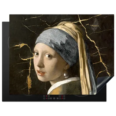 Produktbild von KitchenYeah© Herdabdeckplatte Mädchen mit einem Perlenohrring - Gold - Marmor , 77x59cm, Küche Deko, Glaskeramikkochfeld Herdabdeckung, Abdeckplatte fùr Kochfeld