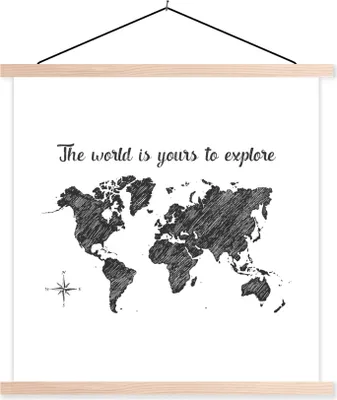 Produktbild von MuchoWow® Textilposter Weltkarte - Schwarz und weiß - Zitat 120x120 cm mit holzfarbenen Rahmen - Textil-Poster