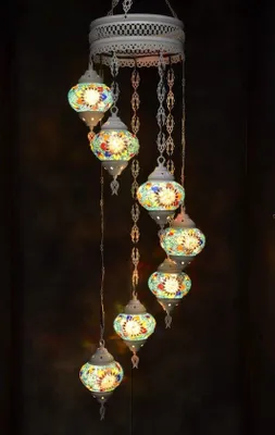 Produktbild von Hanglamp aus blauem Glas mit buntem Mosaik, orientalische Kronleuchterlampe, 7 Glaskugeln, handgefertigt in Türkei