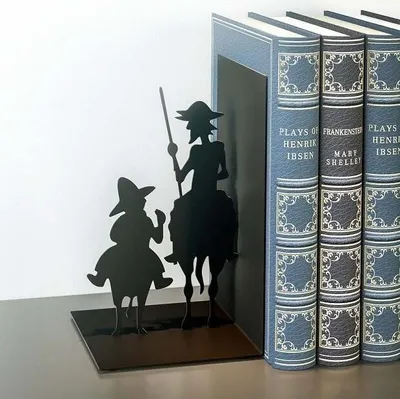 Produktbild von Balvi - Don Quijote Buchstütze aus Metall. Inspiriert in Cervantes Werk.