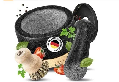 Produktbild von Famanu Mörser mit Stößel Durchmesser 14,5 cm - Granitmörser auf eleganter und stabiler Buchenholzbasis mit Silikondeckel und Reinigungsbürste im Set