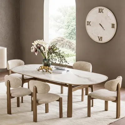 Image de Chaise de salle à manger, design moderne, couleur beige, rembourrage moelleux, structure en bois