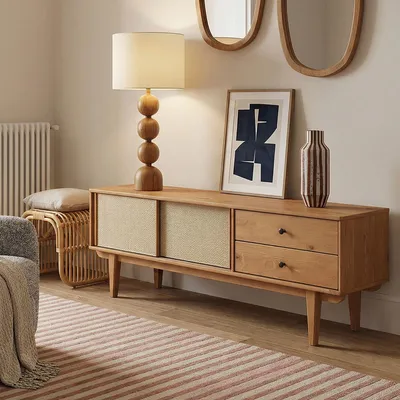 Produktbild von Lowboard SIMONA 175 cm mit Rattangeflecht aus Massivholz, Eiche Finish – TV-Board im Mid-Century Design, Lowboard mit 2 Schubladen und Schiebetüren, Retro TV-Schrank für das Wohnzimmer