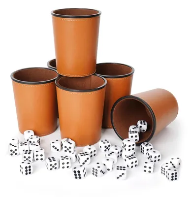 Produktbild von Set mit 6 Würfelbechern, 6 Lederwürfeln, 36 Würfeln 16 mm, stoßfest, für Spieleabende