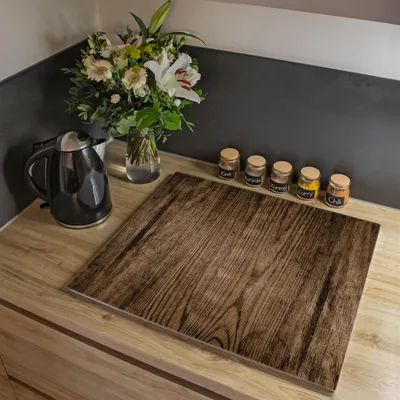 Produktbild von banjado Herdabdeckplatte einteilig 60x52cm groß mit Gummi Abstandshalter, ESG Sicherheitsglas mit Motiv Maserung Dunkel [HAP1 11317]