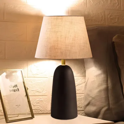 Produktbild von Opviq, Hochwertige Tischlampe, Metallkörper, Cremefarben, 35 cm hoch, Schirmdurchmesser 14 cm, 1 x E27 Max 40 W, 1-1,5 m Kabel | Ideal für modernes Wohnen und Arbeitsräume.