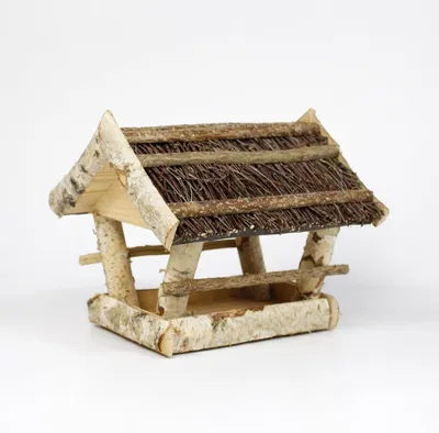 Produktbild von Futterhaus aus Haselnussbaum mit Wetterschutz