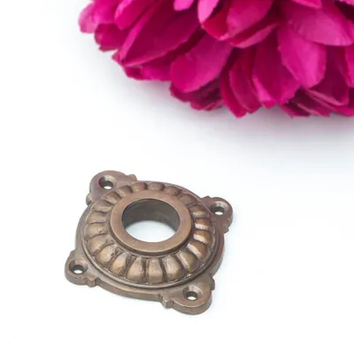 Produktbild von Rosette für Türklinke(einzeln) - zeitloses Design | Messing patiniert