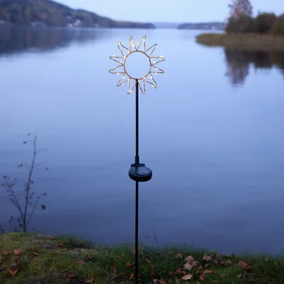 Produktbild von LED Solarstab 'Sonne'- schwarz - Sonne mit 26 warmweißen LED - H: 77cm - Dämmerungssensor