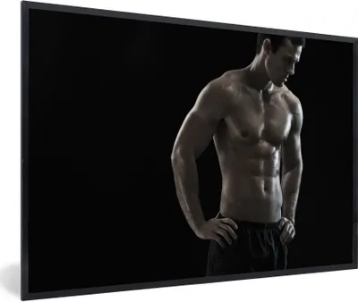 Produktbild von MuchoWow® Gerahmtes Poster Porträt eines muskulösen Mannes 30x20 cm - Poster mit Schwarzem Bilderrahmen Wandposter Rahmen Foto Bilder - Kunstdruck - Bild-Poster