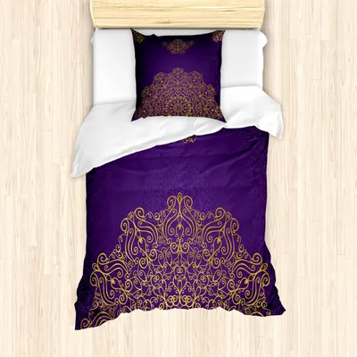 Produktbild von ABAKUHAUS Mandala Mantele, Aufwändige Strudel-Motiv, Milbensicher Allergiker geeignet mit Kissenbezügen, 135 cm x 200 cm - 80 x 80 cm, lila, Gelb