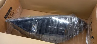 Produktbild von Original OE MITSUBISHI Scheinwerfer 8301B206