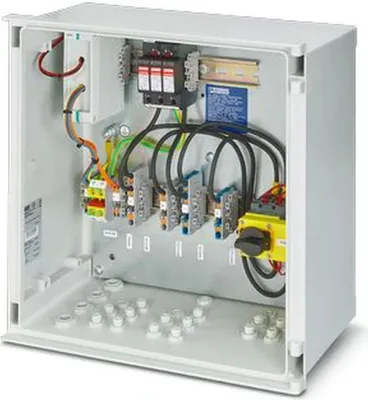 Obrázok produktu pre Phoenix Contact PV pripojovacia skrinka, 1 MPPT, 1IN/1OUT na MPPT, ÜSS typ I/II, hasičský vypínač, uzáver, 1 ks.