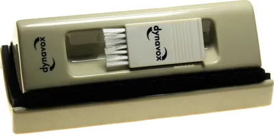 Produktbild von Dynavox Samt-Reinigungspuk und Nylonbürste zur schonenden Plattenreinigung