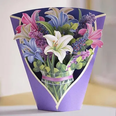 Pop-up-Grußkarte in Form einer lila Vase mit einem bunten Strauß aus Lilien, Hyazinthen und Lupinen