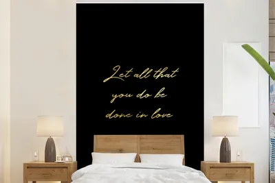 Produktbild von MuchoWow® Fototapete für Wohnzimmer oder Schlafzimmer Wandtapete Vinyl Motivtapete Zitate - Liebe - Gold - Schwarz - 155x240 cm - Tapete
