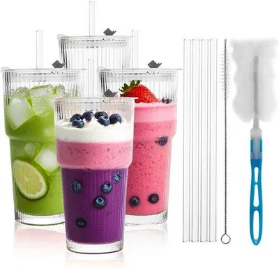 Produktbild von Gläserne Becher mit Deckel und Strohhalm - Set aus 4 - 600 ml - Transparent - Hochwertiges Glas