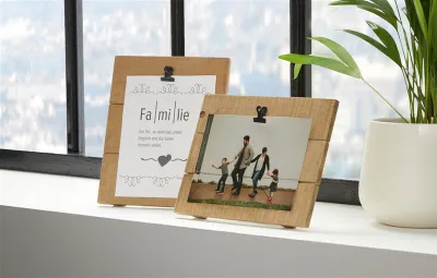 Produktbild von 2x Fotohalter "Wood" aus Holz, Aufsteller im Hoch- und Querformat, Kartenhalter mit Klammern, Bilderhalter